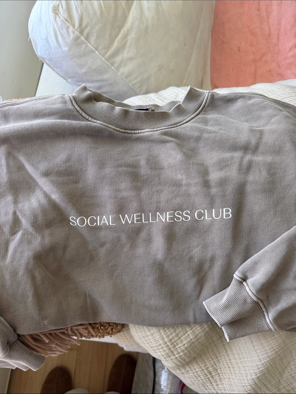 Elwood Social Wellness Club Taupe Crewneck Sweatshirt m runs big
